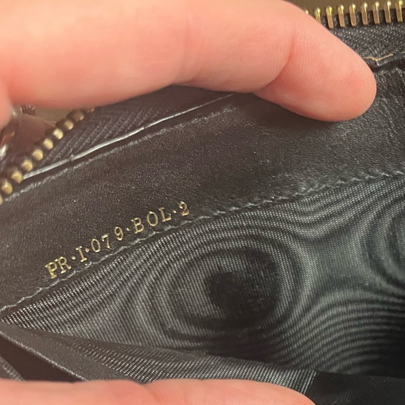 Valentino Garavani - Black Rockstud Zip-Around Long Wallet - Gold Hardware - Picture 4 of 12